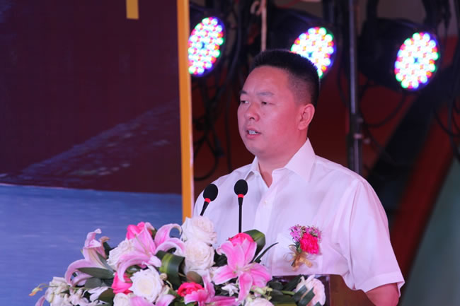 綿陽新華東風(fēng)雷諾4S店盛大開業(yè)2.jpg 綿陽新華東風(fēng)雷諾4S店盛大開業(yè)2.jpg